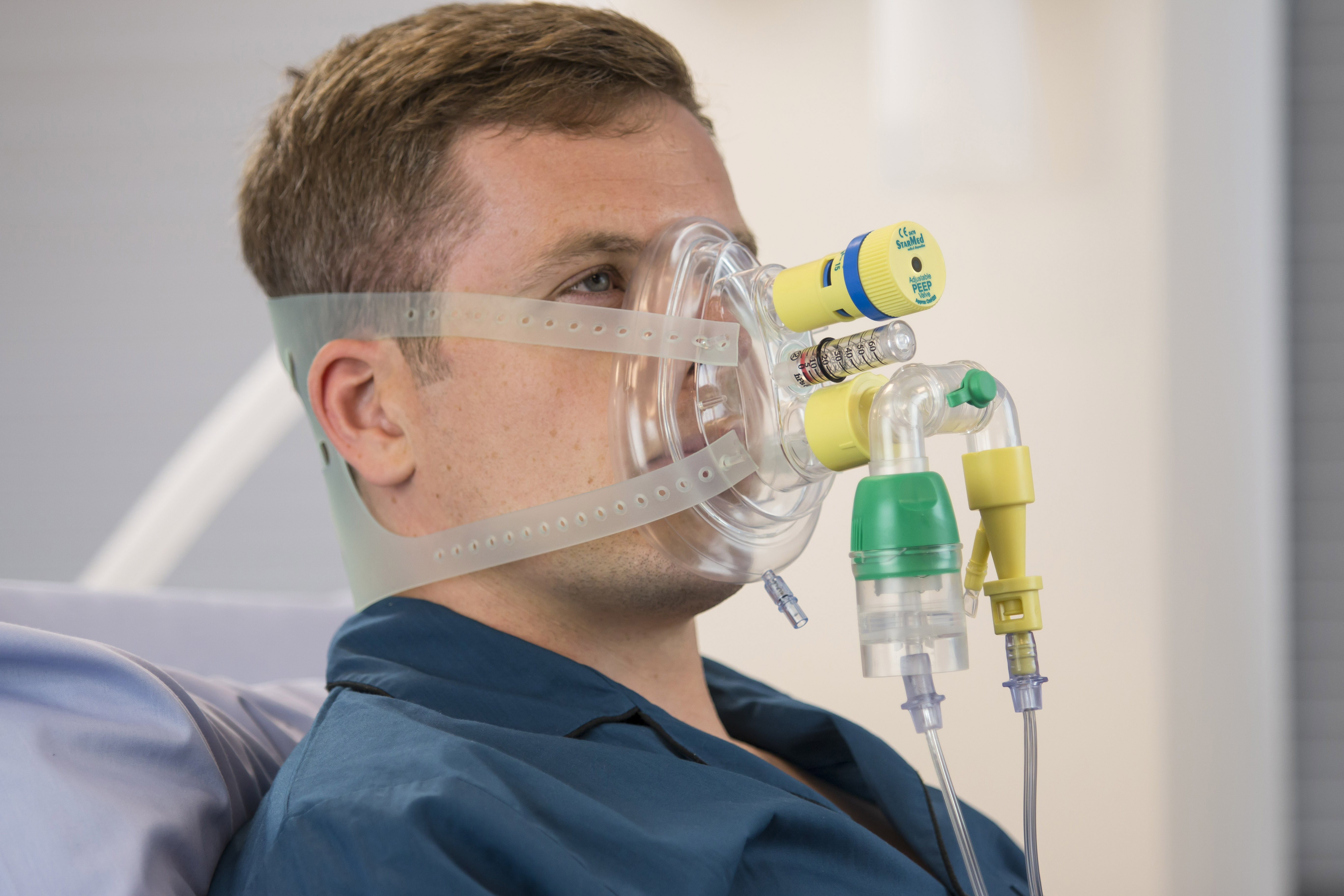 Ventumask Basic CPAP mask with integral Venturi flow driver, adjustable PEEP valve and nebuliser access, extra large